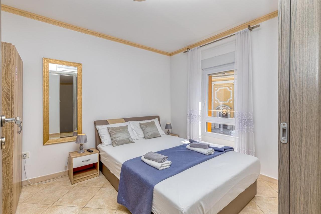 Rooms On Liberty Square Poreč Exterior foto